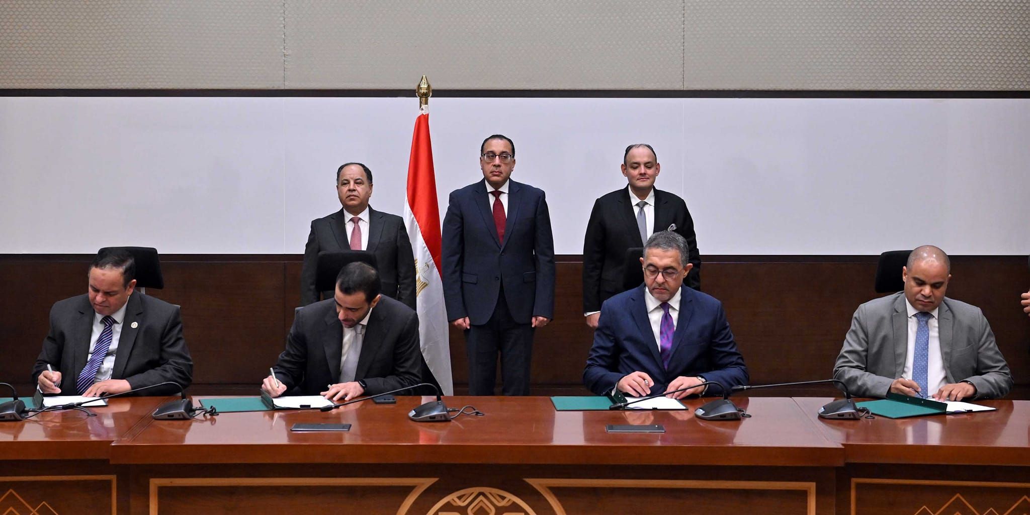 مصر توقع اتفاقية مع شركة "جلوبال أوتو" لبدء تصنيع السيارات محليا 